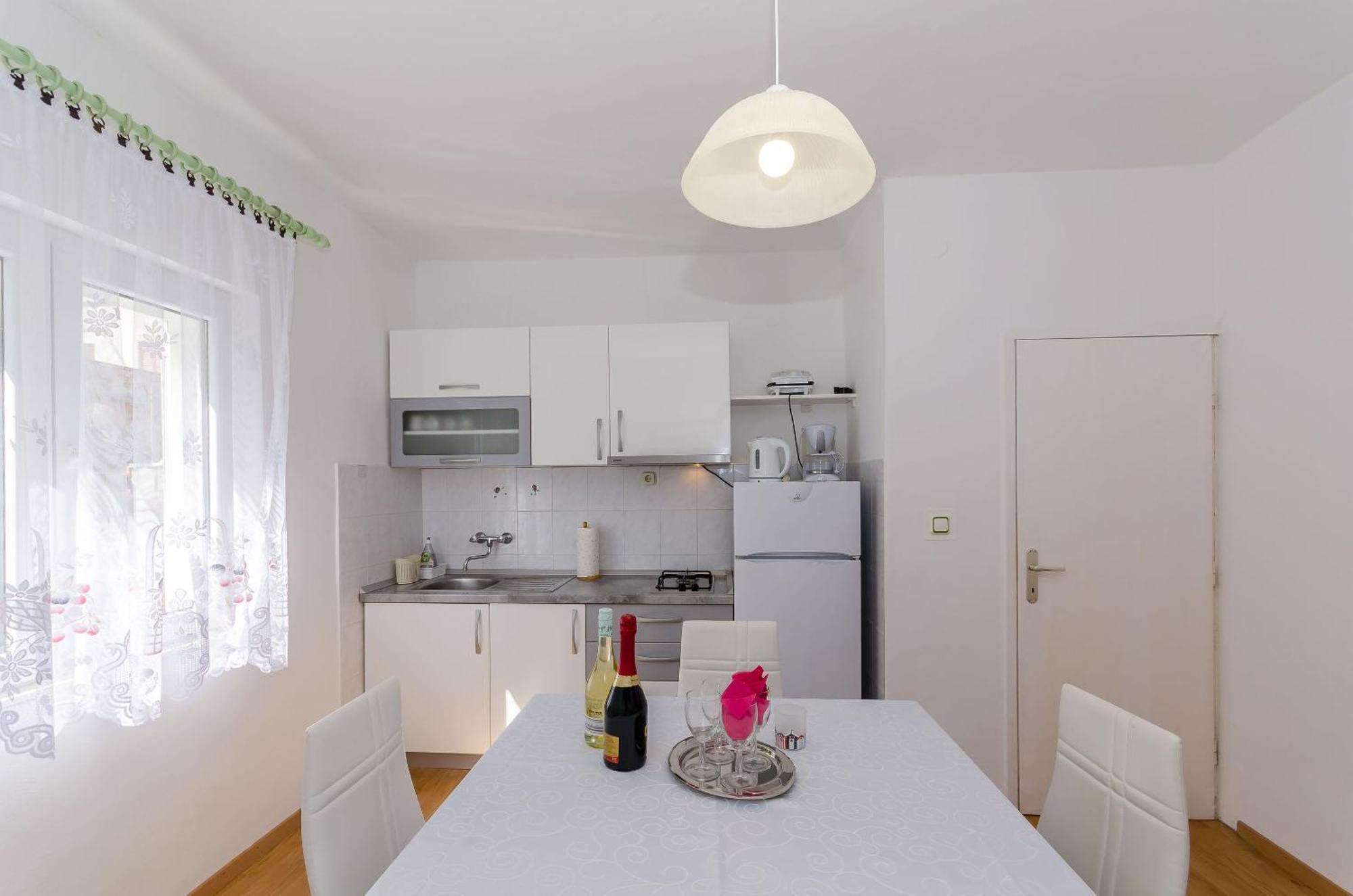 Apartments Jakov Йелса Екстериор снимка