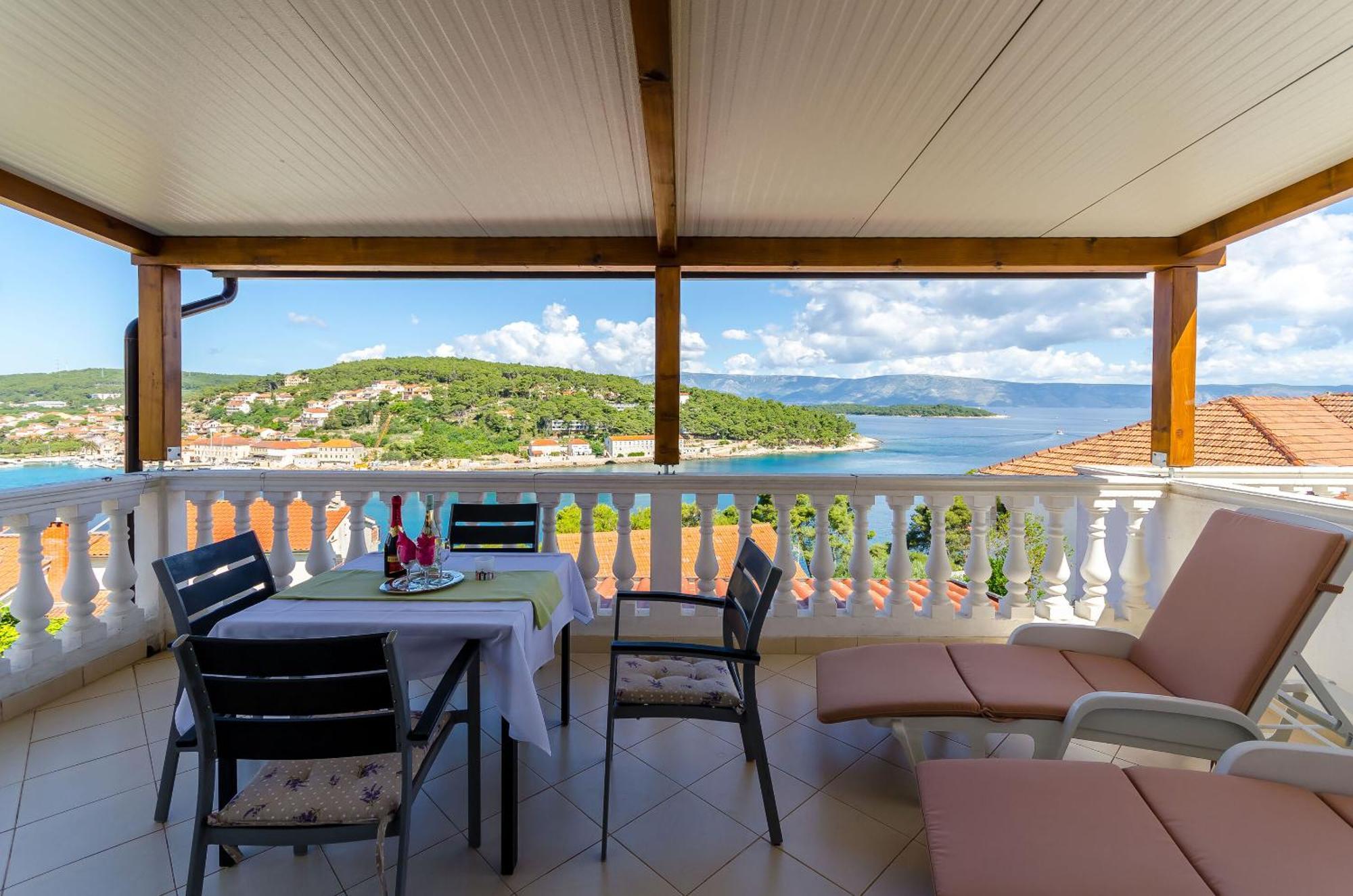 Apartments Jakov Йелса Екстериор снимка