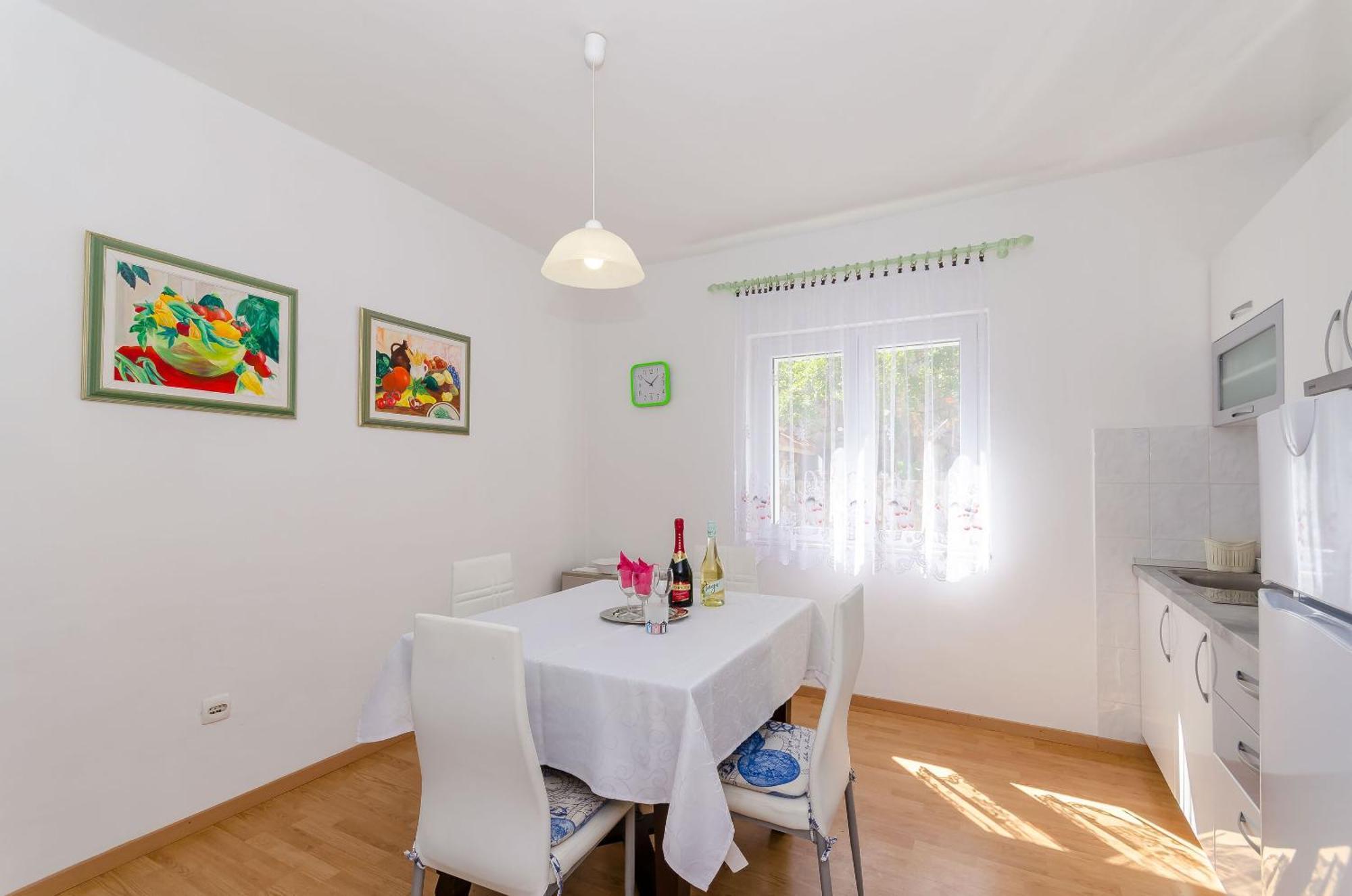 Apartments Jakov Йелса Екстериор снимка