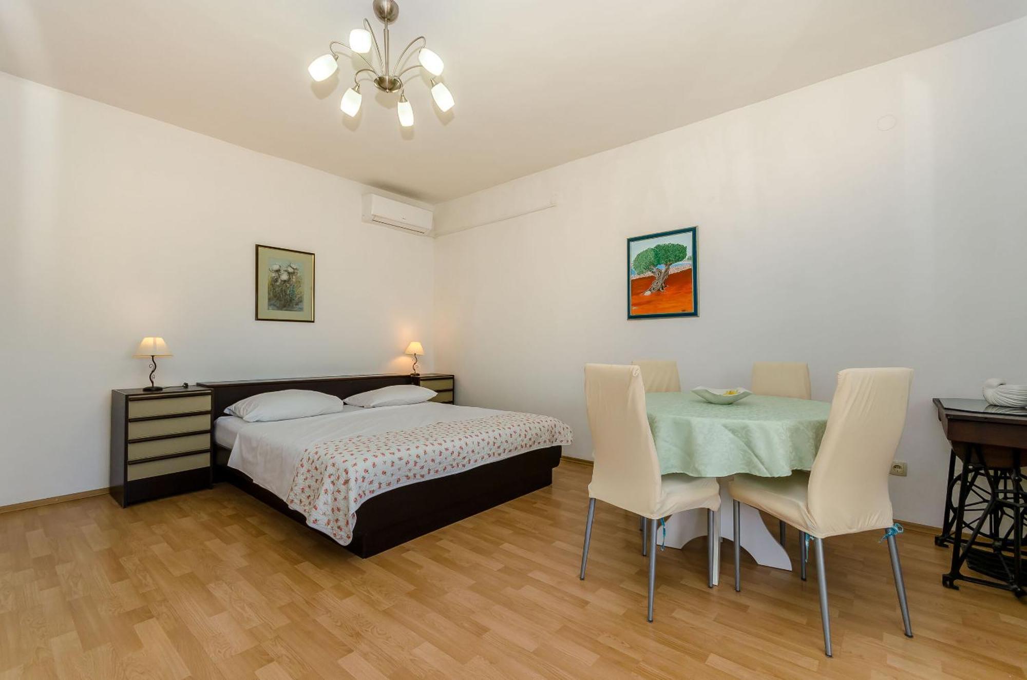 Apartments Jakov Йелса Екстериор снимка