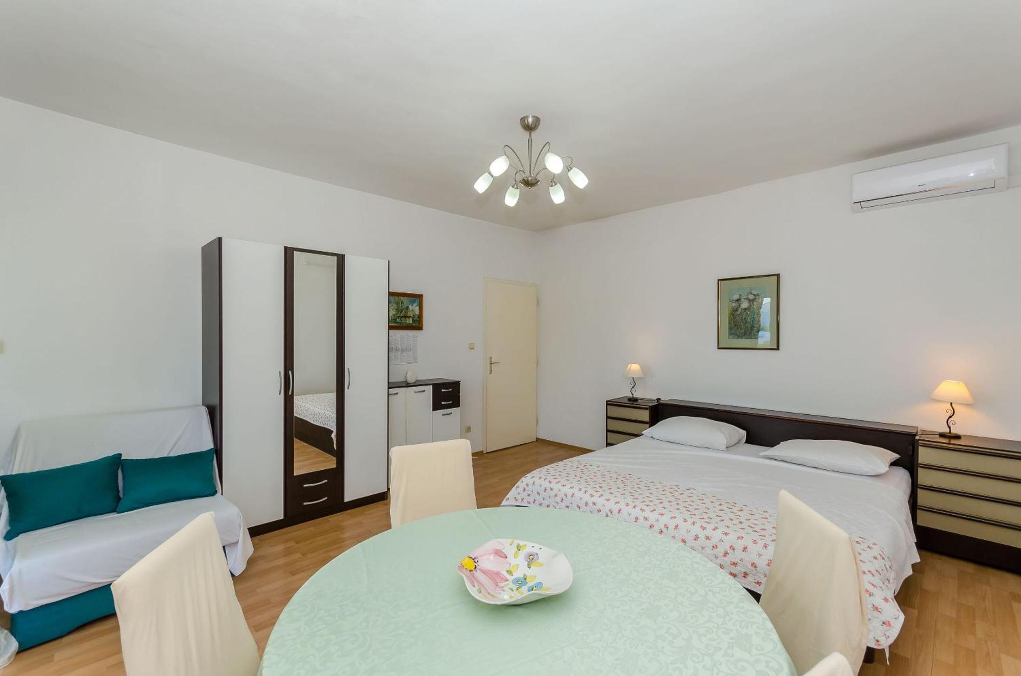 Apartments Jakov Йелса Екстериор снимка